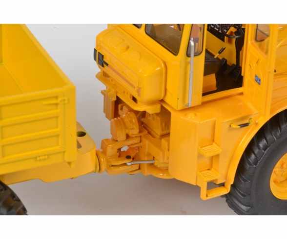 Kirovets K-700 T, yellow 1:32 Kirovets K-700 T, yellow 1:32