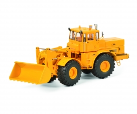 Kirovets K-700 M with front loader, yellow, 1:32 Kirovets K-700 M with front loader, yellow, 1:32