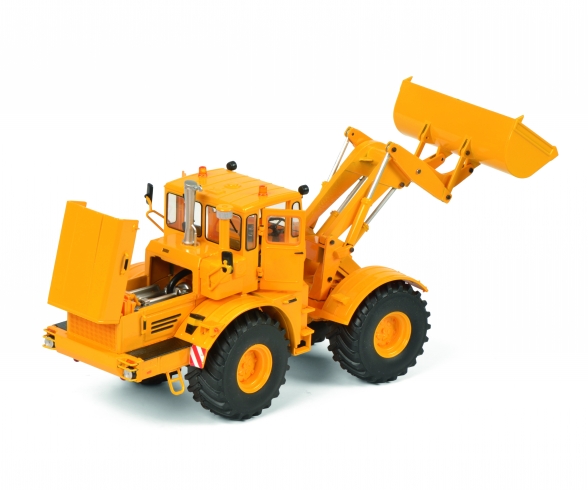 Kirovets K-700 M with front loader, yellow, 1:32 Kirovets K-700 M with front loader, yellow, 1:32
