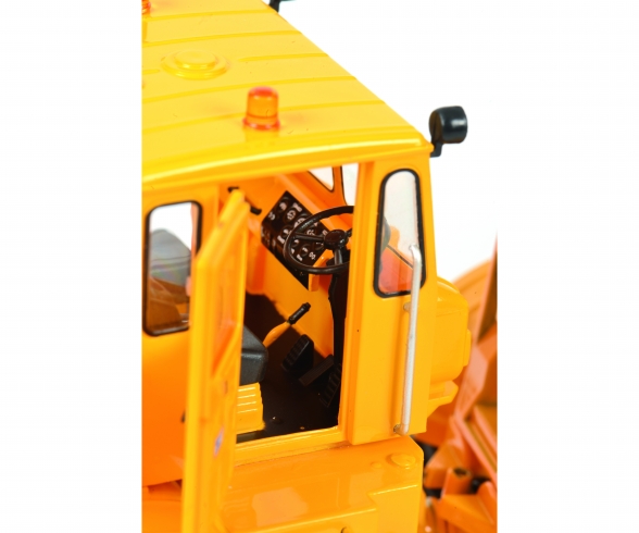 Kirovets K-700 M with front loader, yellow, 1:32 Kirovets K-700 M with front loader, yellow, 1:32