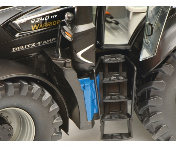 Deutz-Fahr 9340 Warrior 1:32 Deutz-Fahr 9340 Warrior 1:32