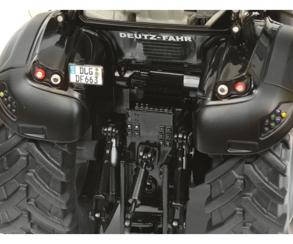 Deutz-Fahr 9340 Warrior 1:32 Deutz-Fahr 9340 Warrior 1:32