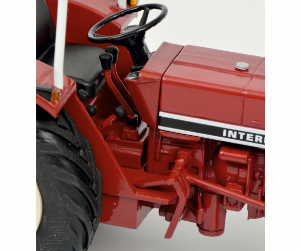 International 433, red 1:32 International 433, red 1:32