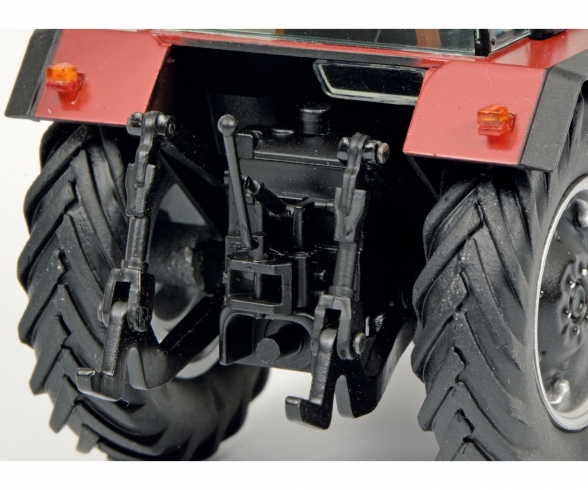 Case International 633 mit Kabine, rot 1:32 Case International 633 mit Kabine, rot 1:32