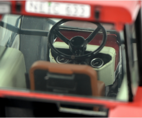 Case International 633 with cabin, red 1:32 Case International 633 with cabin, red 1:32