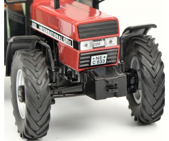 Case International 633 with cabin, red 1:32 Case International 633 with cabin, red 1:32