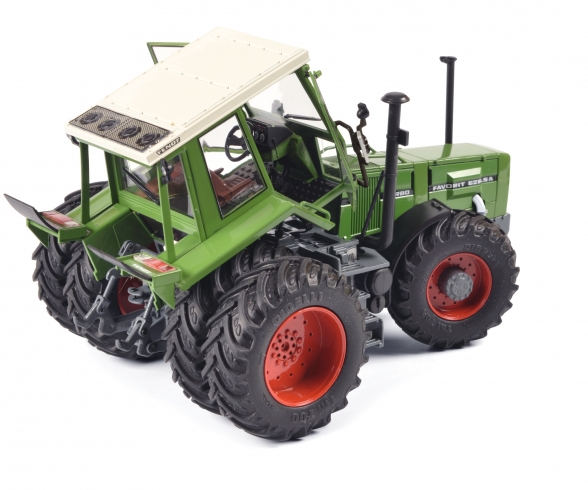 Fendt 626 LSA zw. Ränder 1:32 Fendt 626 LSA zw. Ränder 1:32