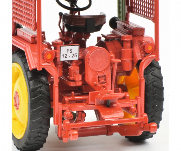 Fortschritt RS09-GT124 mit Mähbalken, 1:32 Fortschritt RS09-GT124 mit Mähbalken, 1:32