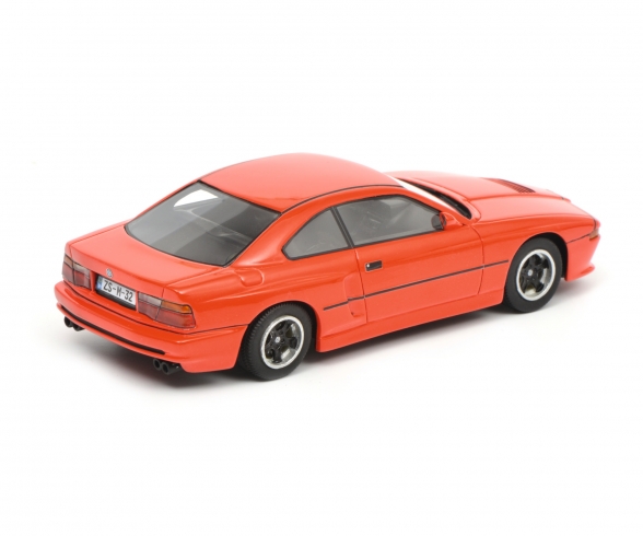BMW M8 Coupé, red 1:43 BMW M8 Coupé, red 1:43
