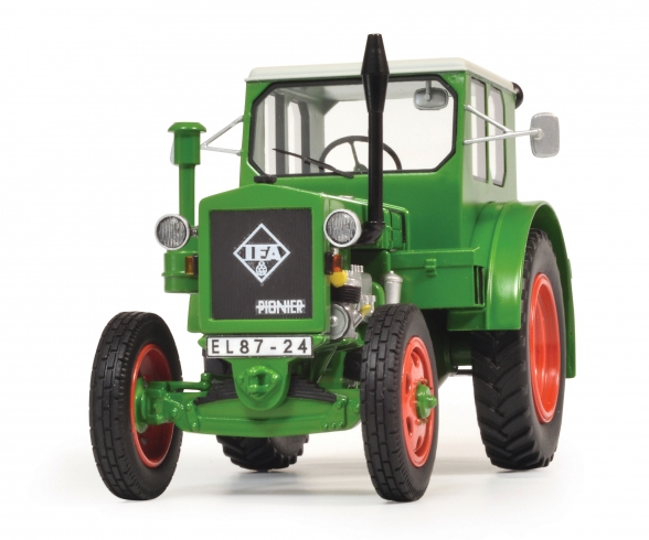 IFA RS-01 Pionier, green, 1:32 IFA RS-01 Pionier, green, 1:32