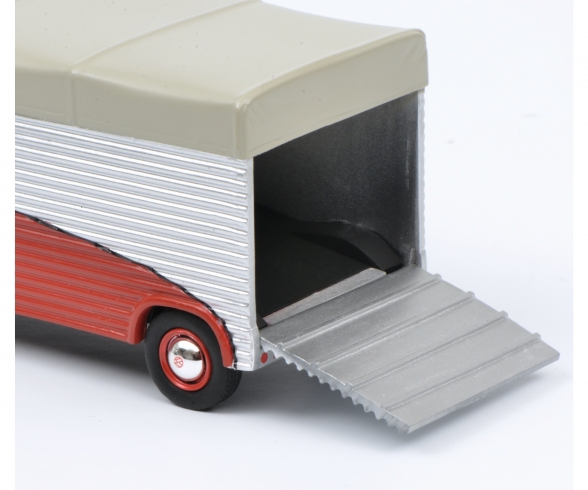 VW T1b Renntransporter "Continental Motors", rot, 1:18 VW T1b Renntransporter "Continental Motors", rot, 1:18