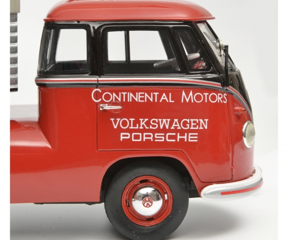 VW T1b Renntransporter "Continental Motors", red, 1:18 VW T1b Renntransporter "Continental Motors", red, 1:18