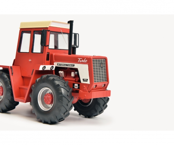 International 4166 rot 1:32 International 4166 rot 1:32