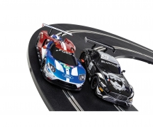 1:32 ARC AIR World GT 6,8m AMG v. Ford 1:32 ARC AIR World GT 6,8m AMG v. Ford