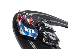 1:32 ARC AIR World GT 6,8m AMG v. Ford 1:32 ARC AIR World GT 6,8m AMG v. Ford