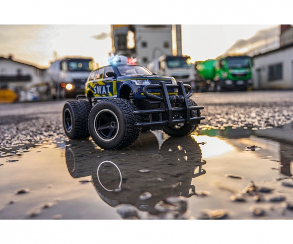 1:14 Police SOKO 2.4GHz 100% RTR 1:14 Police SOKO 2.4GHz 100% RTR