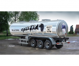 1:24 "The Familiy"Swissmilk Tank Trailer 1:24 "The Familiy"Swissmilk Tank Trailer