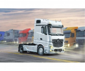 1:24 Mercedes-Benz MP4 Big Space 1:24 Mercedes-Benz MP4 Big Space