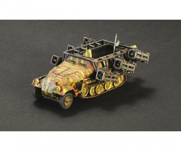 1:72 Sd.Kfz. 251/1 "Stuka Zu Fuss" 1:72 Sd.Kfz. 251/1 "Stuka Zu Fuss"