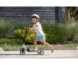 Smoby 7600750174 Wooden Scooter, 3 ruote, verde/nero Smoby 7600750174 Wooden Scooter, 3 ruote, verde/nero