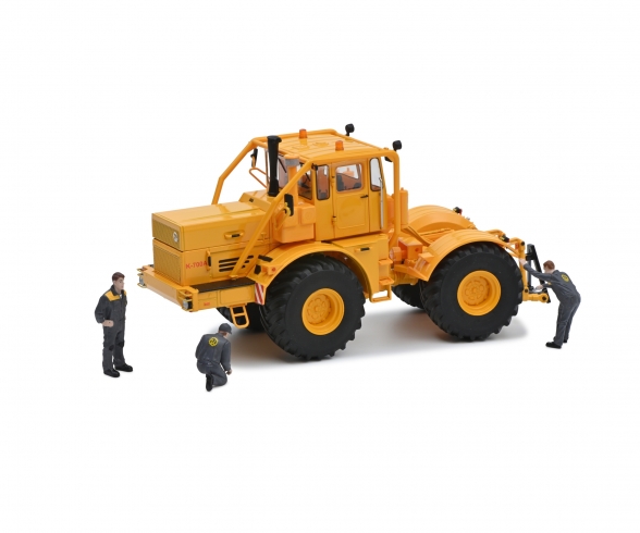 Kirovets K700 w. Figurines 1:32