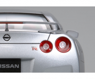 1:24 Nissan GT-R Strassenversion
