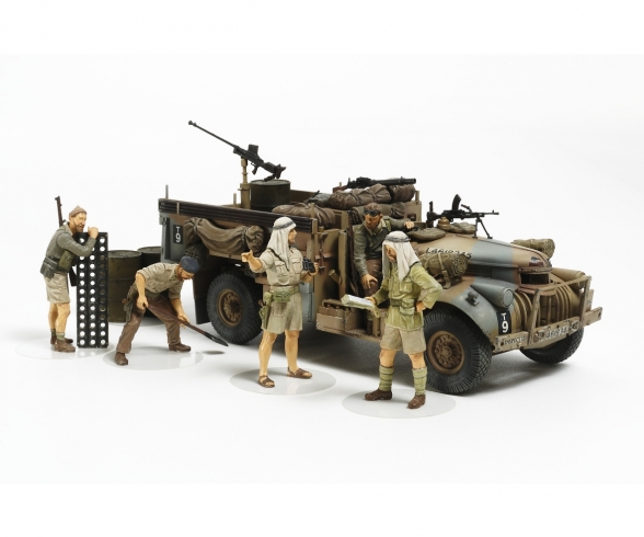 1:35 Brit. LRDG Command Car w/ 7 Figures 1:35 Brit. LRDG Command Car w/ 7 Figures